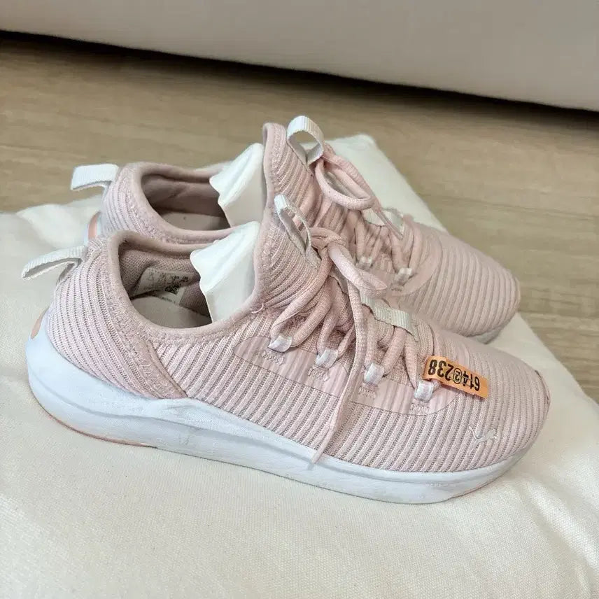 [SOLD OUT] *상태깨끗* 너무 편한 푸마 PUMA 핑크 운동화 235 소프트폼