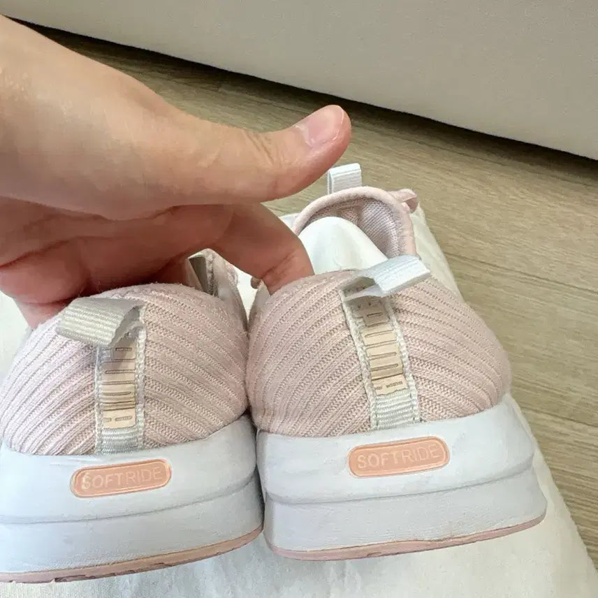 [SOLD OUT] *상태깨끗* 너무 편한 푸마 PUMA 핑크 운동화 235 소프트폼