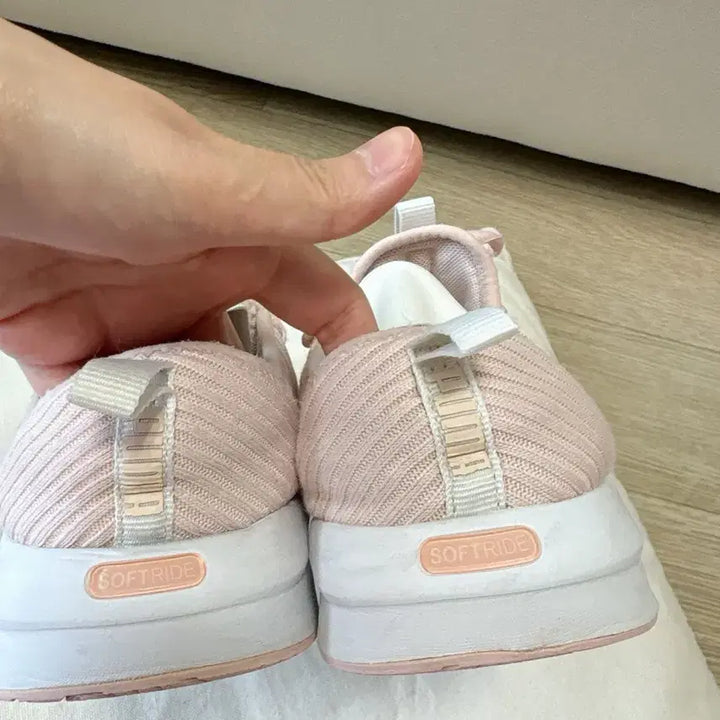 [SOLD OUT] *상태깨끗* 너무 편한 푸마 PUMA 핑크 운동화 235 소프트폼