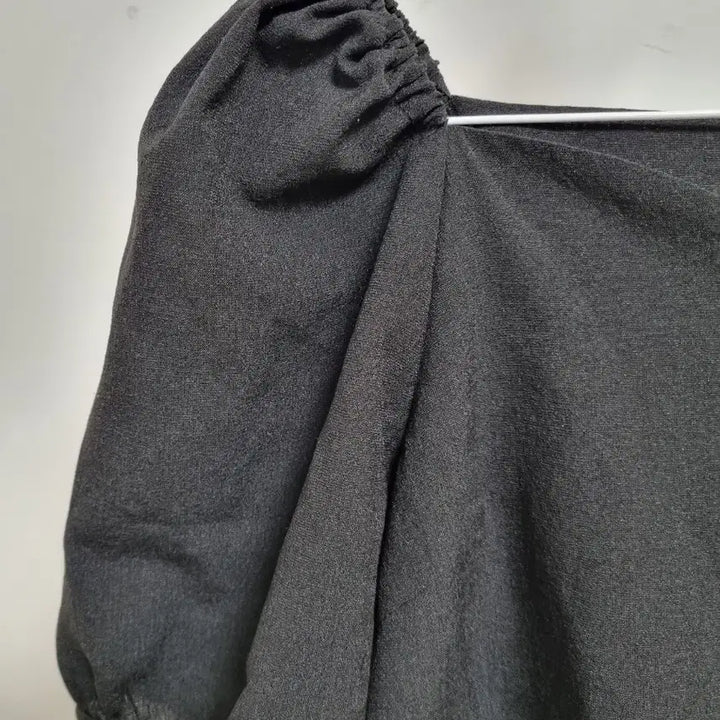 [BUNJANG] Black Puff Sleeve Blouse / 입술넥 퍼프 반팔 블라우스 블랙 어깨밴딩 여름블라우스 스퀘어넥