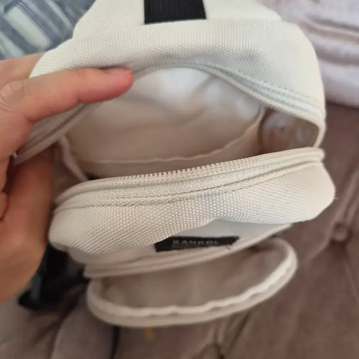 [BUNJANG] Kangol Kids Essential Pocket Sling Bag / 캉골 키즈 에센틱 포켓 슬링백