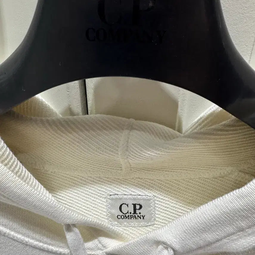 [BUNJANG] C.P. Company Lambswool Hooded Knit White / C.P. 컴퍼니 램스울 후드 니트 화이트