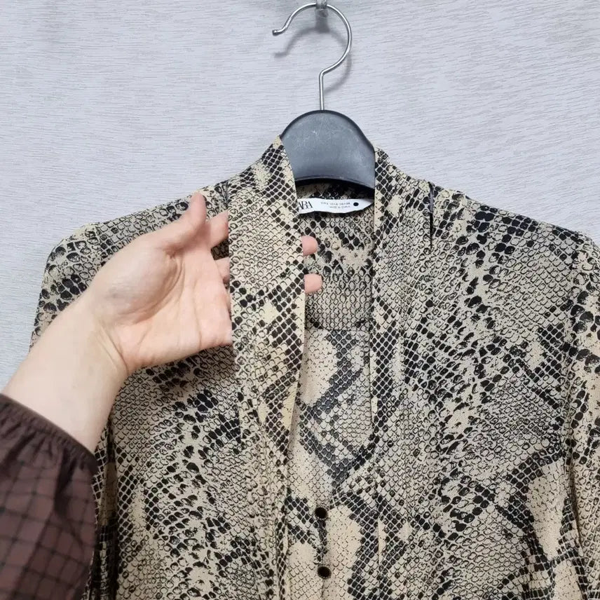 [BUNJANG] Zara Snake Print Tie Blouse / 자라 타이 블라우스 여55 ㅡ0427