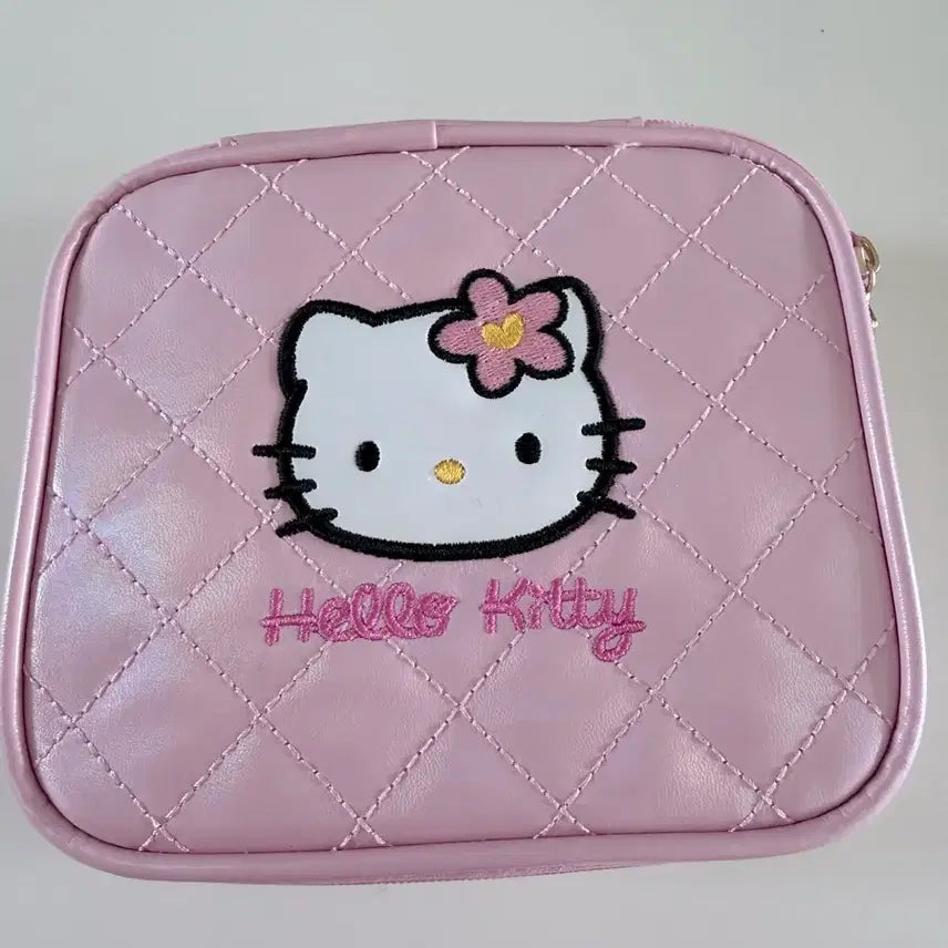 [BUNJANG] Sanrio Kitty Quilted Cosmetic Pouch / 산리오 키티 퀼트 화장품 파우치