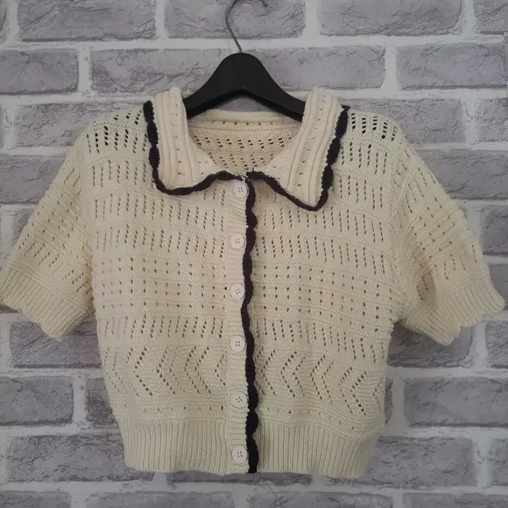 [BUNJANG] Alttulyhan Fox Ivory Knit Cropped Cardigan / 아이보리 니트 반팔 크롭가디건/알뜰한여우