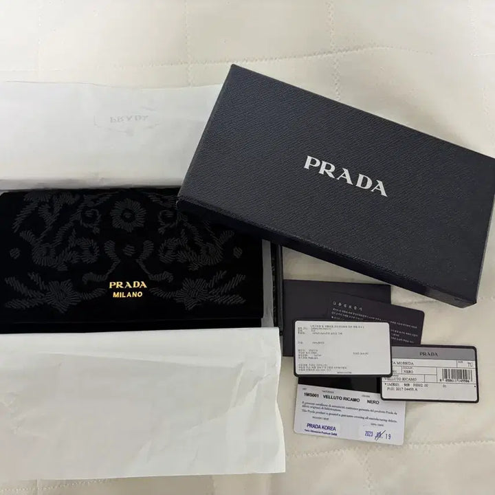 [BUNJANG] Prada Velvet Embroidered Long Wallet / 프라다 벨벳 자수 장지갑 (풀구성 / 상태최상)