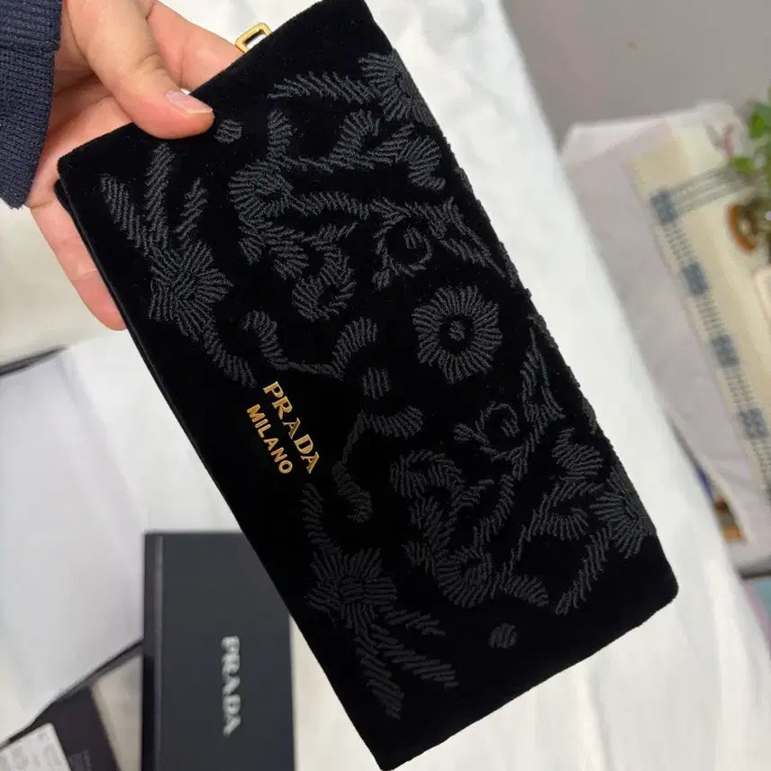 [BUNJANG] Prada Velvet Embroidered Long Wallet / 프라다 벨벳 자수 장지갑 (풀구성 / 상태최상)
