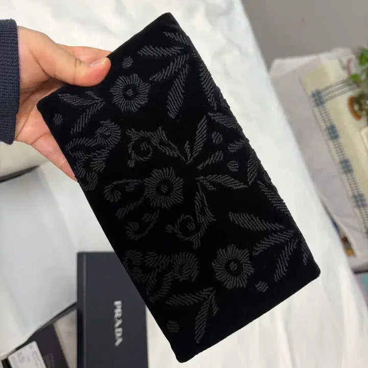 [BUNJANG] Prada Velvet Embroidered Long Wallet / 프라다 벨벳 자수 장지갑 (풀구성 / 상태최상)