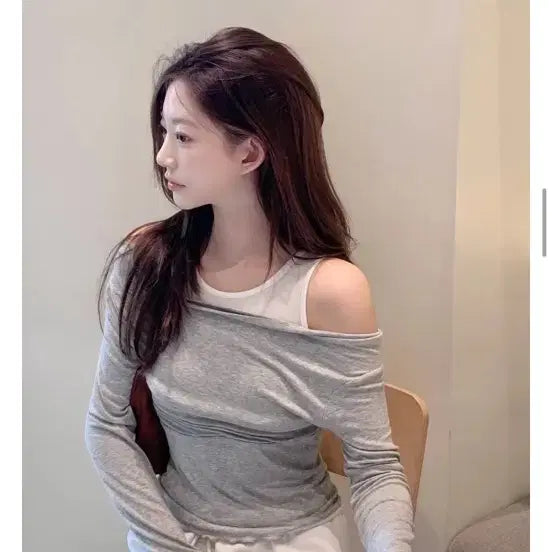 [BUNJANG] Zhenio Layered Long Sleeve Off-Shoulder T-Shirt / 제니오 페이 레이어드 롱슬리브 긴팔티 긴팔티셔츠 오프숄더