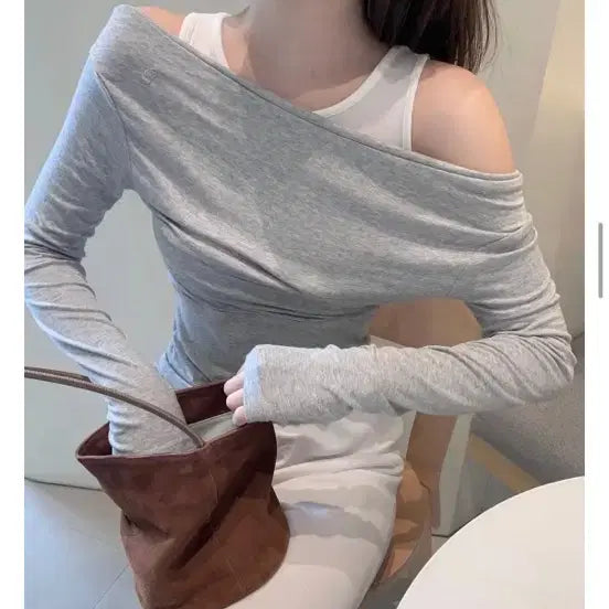 [BUNJANG] Zhenio Layered Long Sleeve Off-Shoulder T-Shirt / 제니오 페이 레이어드 롱슬리브 긴팔티 긴팔티셔츠 오프숄더