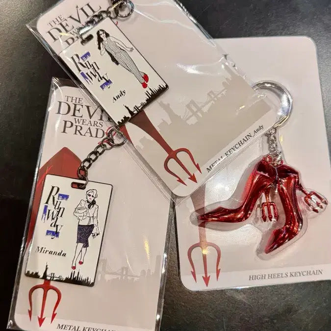 [BUNJANG] The Devil Wears Prada 2 Employee ID &amp; Heel Keychain Set (Sealed) / 악마는프라다2 사원증 &amp; 힐 키링 미개봉