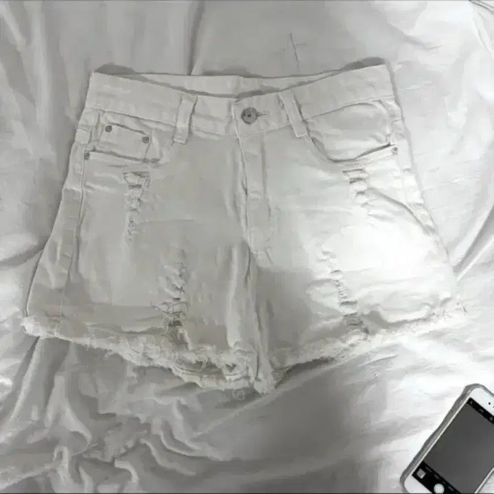 [BUNJANG] High-Waist Denim Shorts / [허리착붙핏!] 데미지 하이웨스트 반바지 숏팬츠