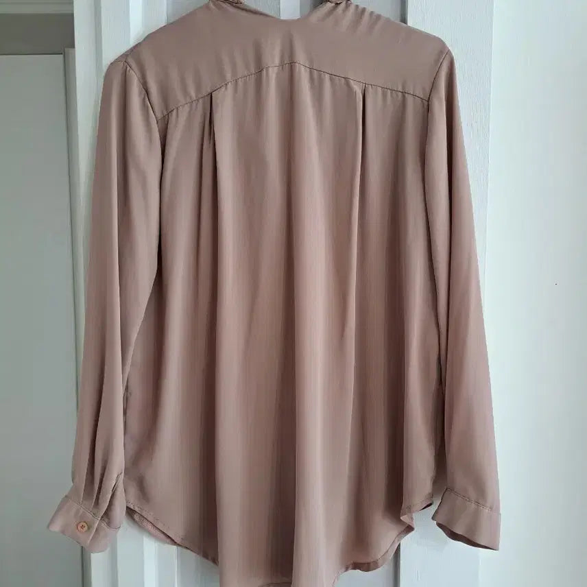 [BUNJANG] Beige Basic Long-Sleeve Blouse / 베이지색 기본 긴팔 블라우스 55,66