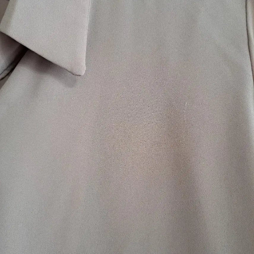 [BUNJANG] Beige Basic Long-Sleeve Blouse / 베이지색 기본 긴팔 블라우스 55,66
