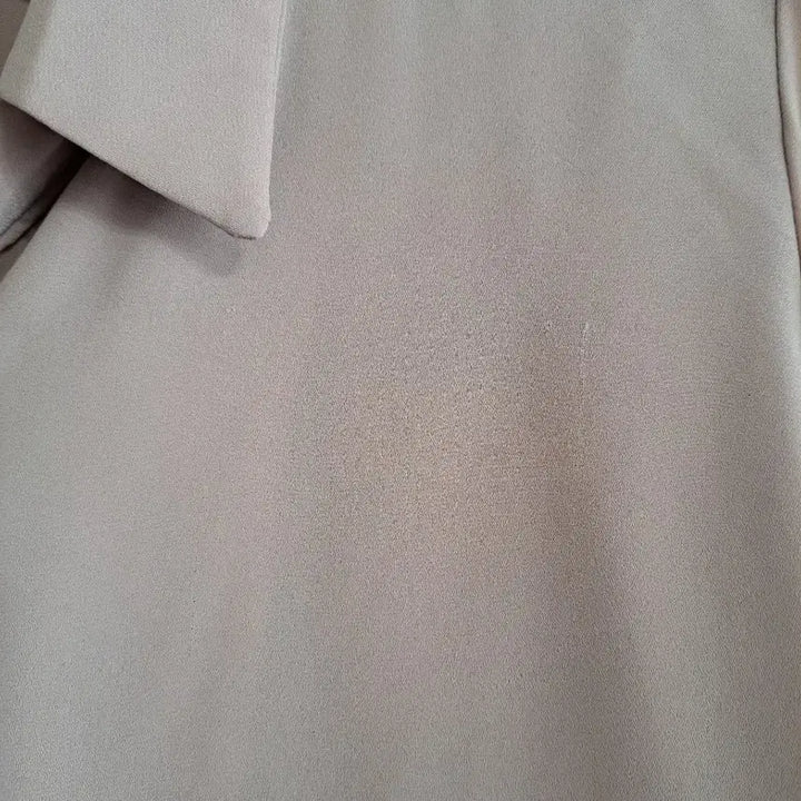 [BUNJANG] Beige Basic Long-Sleeve Blouse / 베이지색 기본 긴팔 블라우스 55,66