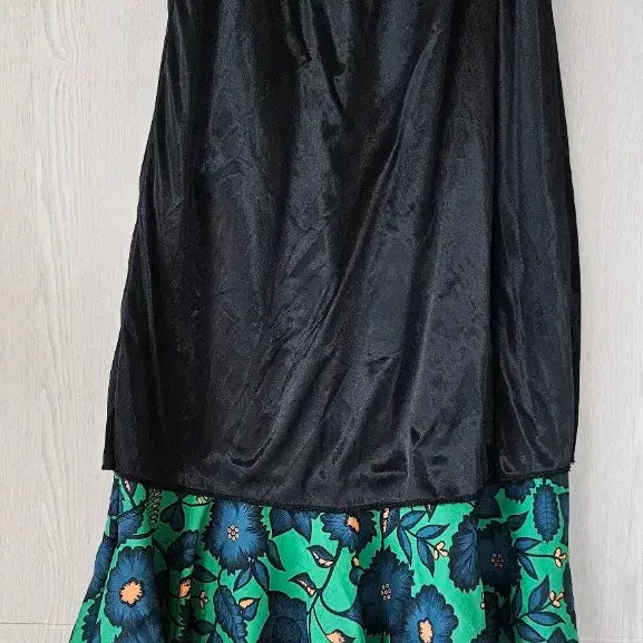 [SOLD OUT] 초록 밴딩 언발롱스커트 새상품