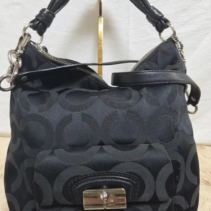 [BUNJANG] Coach Black Signature Hobo Shoulder Bag / 코치 블랙 시그니처 호보백 숄더백