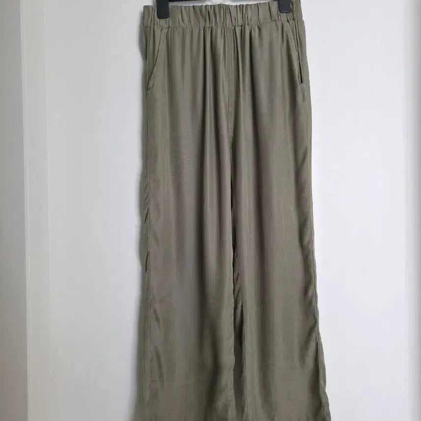 [SOLD OUT] 카키색 밴딩 와이드 팬츠 S사이즈 새제품