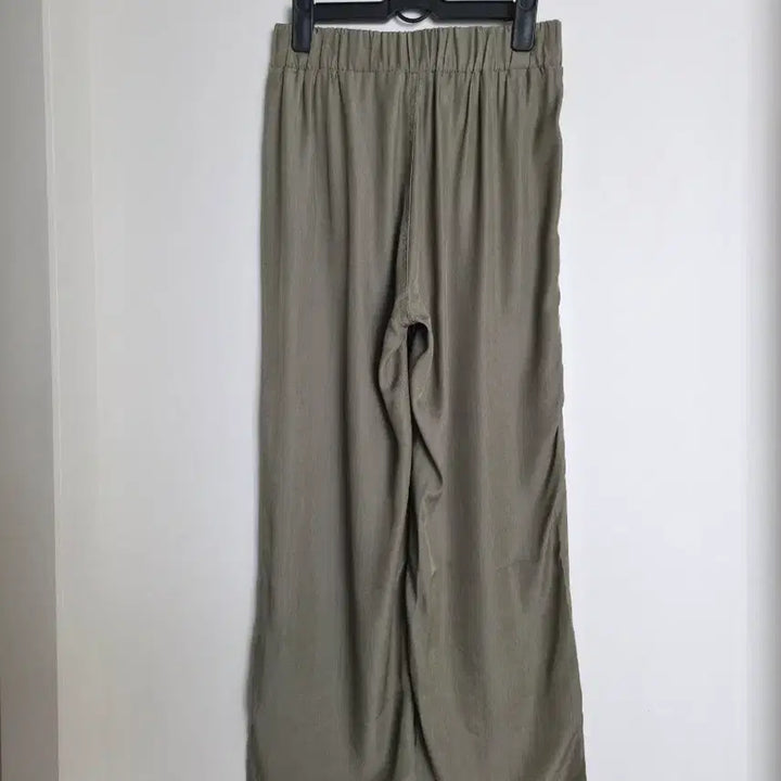 [SOLD OUT] 카키색 밴딩 와이드 팬츠 S사이즈 새제품