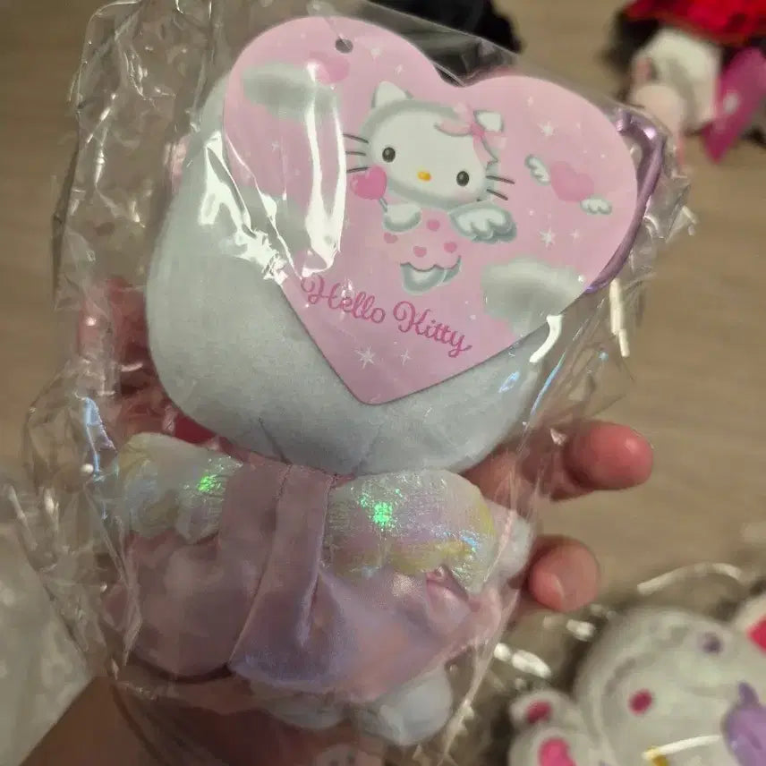 [BUNJANG] Sanrio Hello Kitty Yumemiru Angel Heart Carabiner Keychain (Tag Included) / 정품 헬로키티 유메미루 엔젤 하트카라비너 키링 택O