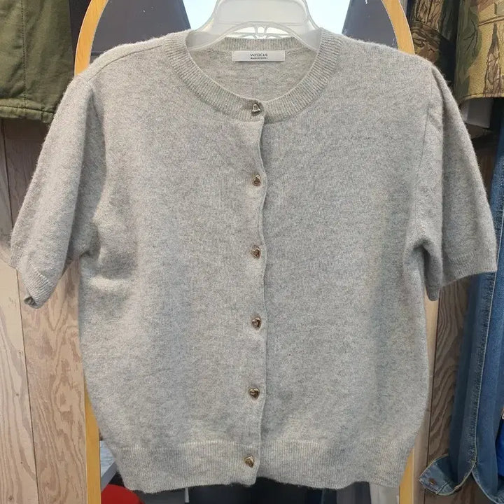 [BUNJANG] W.FOCUS Semi-Cropped Short-Sleeve Knit Cardigan with Heart Buttons / [상태최상] W.FOCUS 하트 버튼 반소매 니트 가디건 (세미크롭)