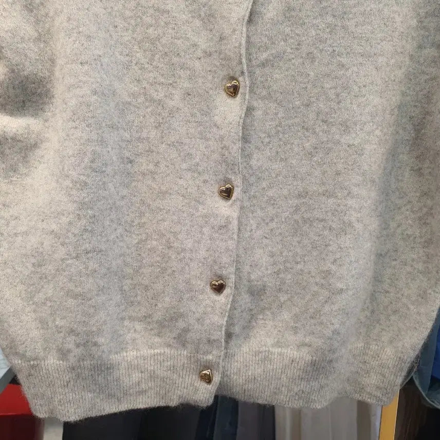 [BUNJANG] W.FOCUS Semi-Cropped Short-Sleeve Knit Cardigan with Heart Buttons / [상태최상] W.FOCUS 하트 버튼 반소매 니트 가디건 (세미크롭)