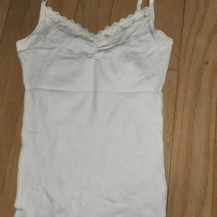 [BUNJANG] Abercrombie White Lace Camisole XS / 아베크롬비 화이트 레이스 끈 나시 XS사이즈입니다