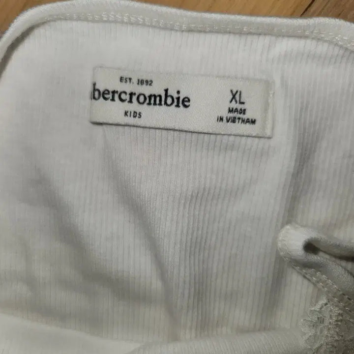 [BUNJANG] Abercrombie White Lace Camisole XS / 아베크롬비 화이트 레이스 끈 나시 XS사이즈입니다