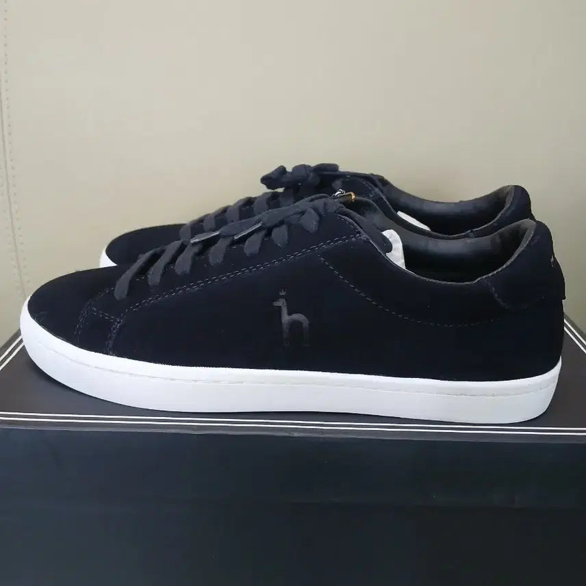 [BUNJANG] Hazzys Navy Sneakers Size 260 New / 헤지스 스니커즈 260 새상품