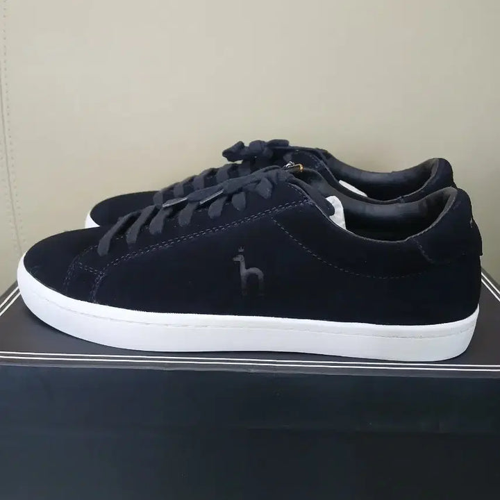 [BUNJANG] Hazzys Navy Sneakers Size 260 New / 헤지스 스니커즈 260 새상품