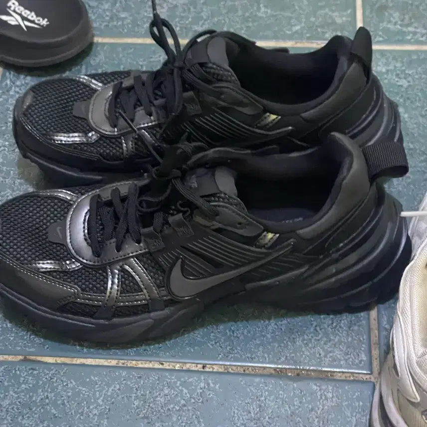 [BUNJANG] Nike V2K Run Black Anthracite Sneakers / 나이키 V2K 런 블랙 앤트러사이트 운동화 신발 에어포스 250