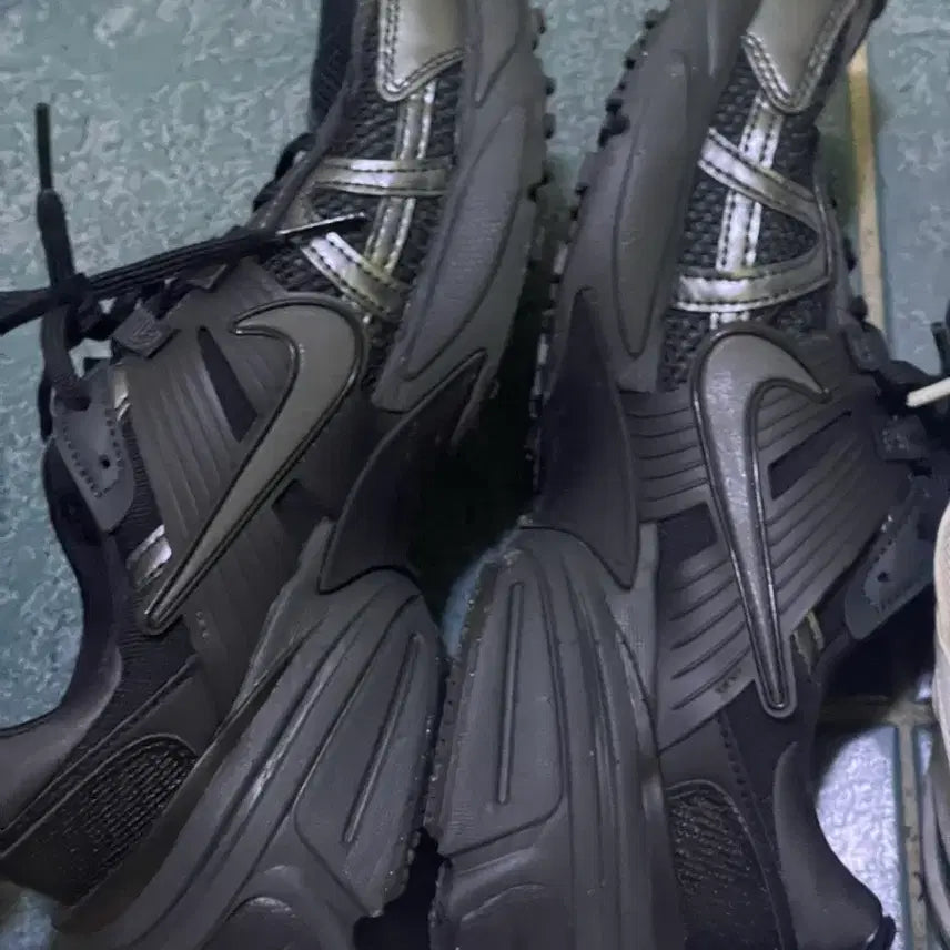 [BUNJANG] Nike V2K Run Black Anthracite Sneakers / 나이키 V2K 런 블랙 앤트러사이트 운동화 신발 에어포스 250