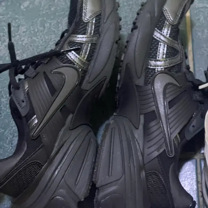 [BUNJANG] Nike V2K Run Black Anthracite Sneakers / 나이키 V2K 런 블랙 앤트러사이트 운동화 신발 에어포스 250
