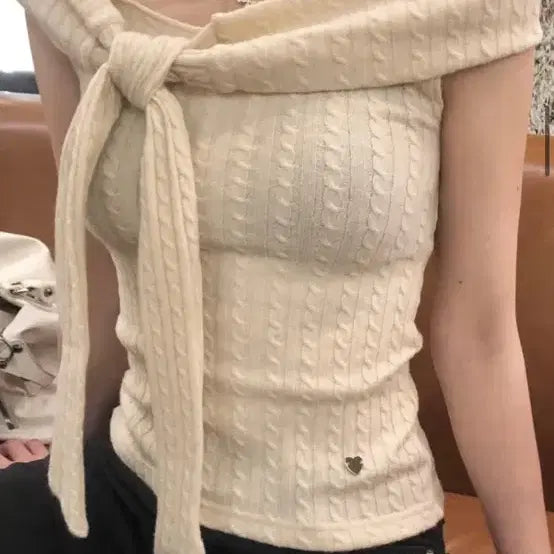 [BUNJANG] Cana Off-Shoulder Knit Ivory / 포어링 차나 오프숄더 니트 아이보리