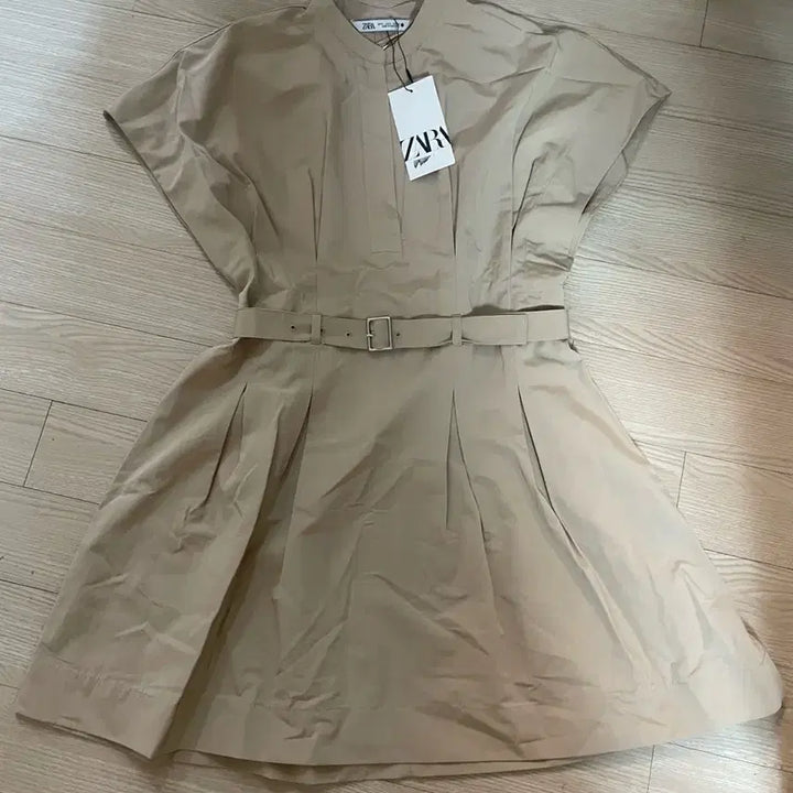[BUNJANG] Zara Mini Dress Beige / ZARA 미니 원피스 새옷( 고급스럽고 단화해보임)