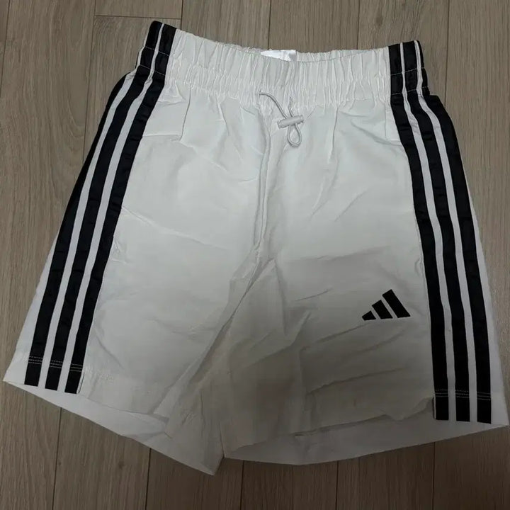 [BUNJANG] Adidas Essential 3S Woven Shorts (JE1310) / 아디다스 에센셜 3S 우븐 쇼츠 (JE1310)