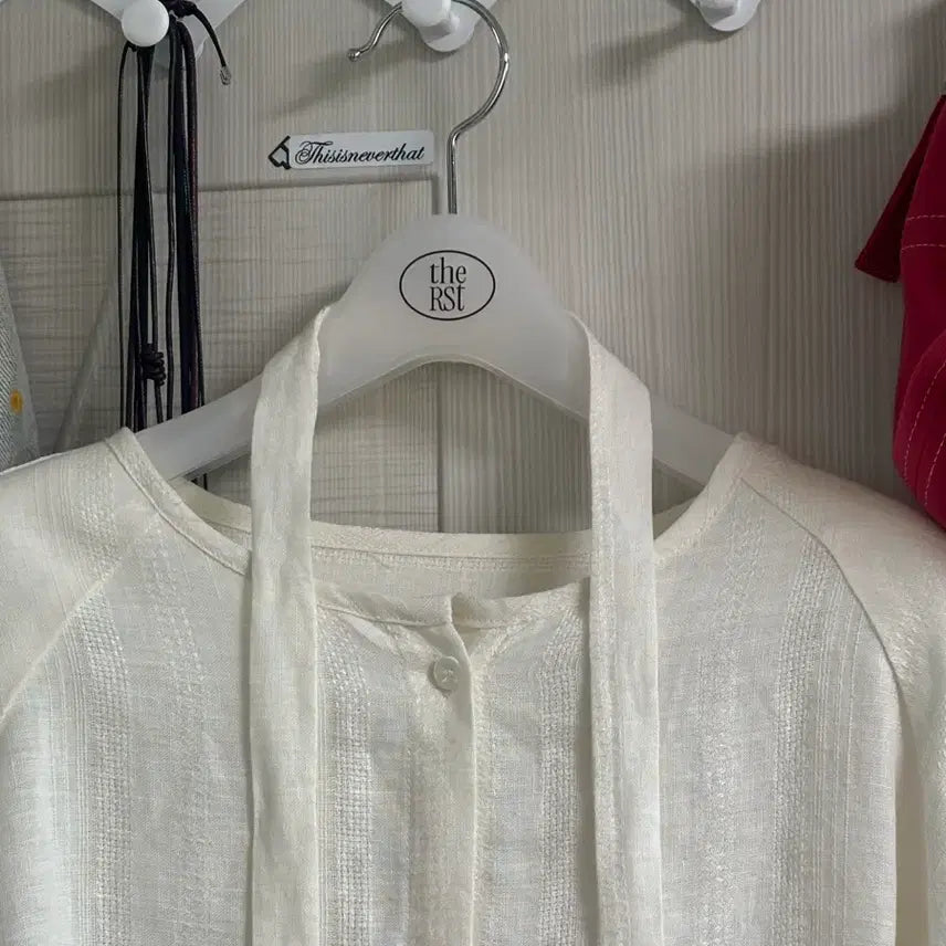 [BUNJANG] The Lourst Linen Eyelet Blouse / 더라우스트 린넨 아일렛 블라우스