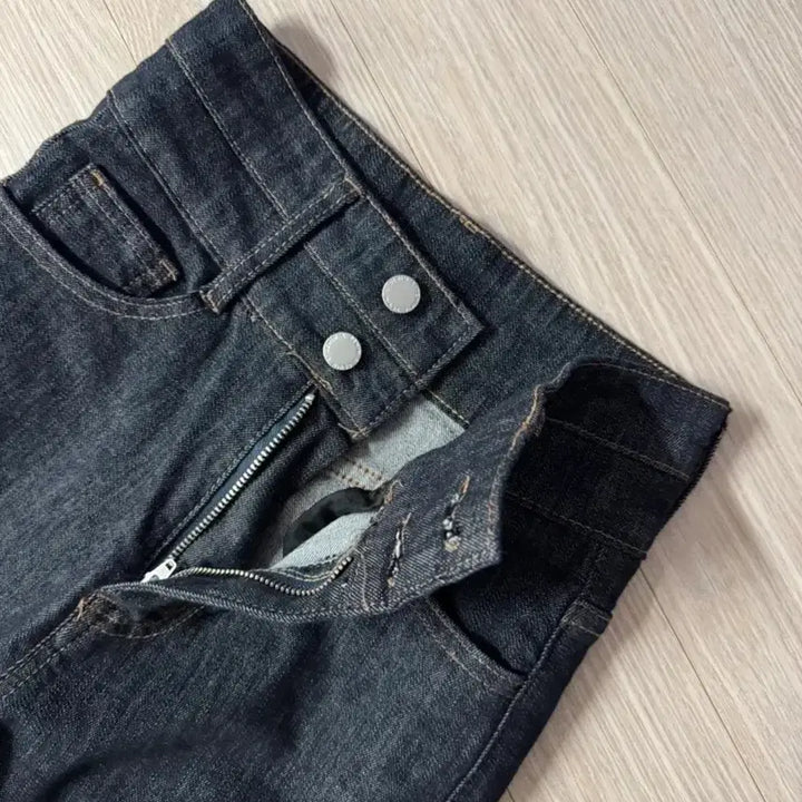 [BUNJANG] High-Waist Bootcut Jeans with Hip Padding / 골반뽕 부츠컷 청바지