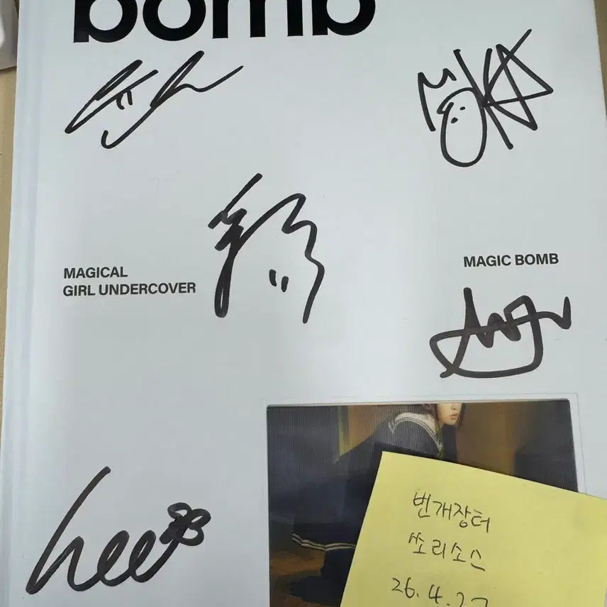 [BUNJANG] ILLIT Signed Album / 아일릿 친필 싸인앨범 bomb
