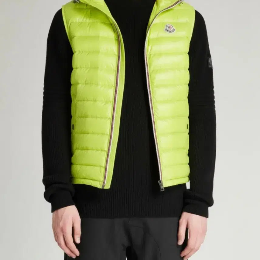 [BUNJANG] Moncler Gien Hooded Down Lightweight Vest Zip-up / 몽클레어 지앙 후드 다운 경량 베스트집업 ㅡ 105사이즈