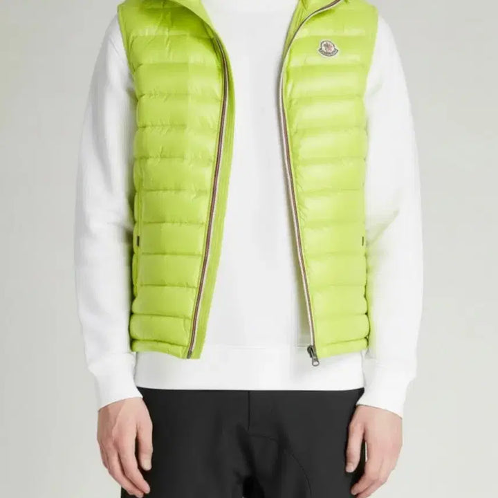 [BUNJANG] Moncler Gien Hooded Down Lightweight Vest Zip-up / 몽클레어 지앙 후드 다운 경량 베스트집업 ㅡ 105사이즈
