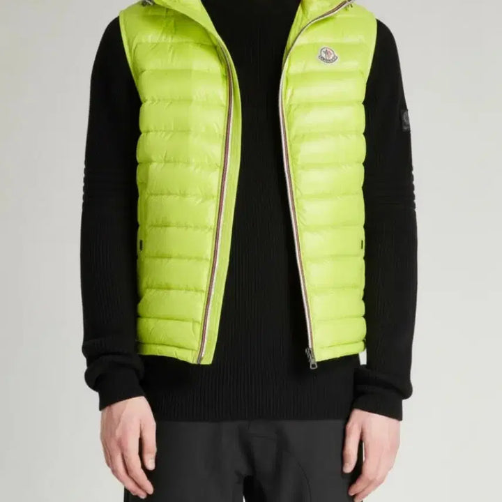 [BUNJANG] Moncler Gien Hooded Down Lightweight Vest Zip-up / 몽클레어 지앙 후드 다운 경량 베스트집업 ㅡ 105사이즈