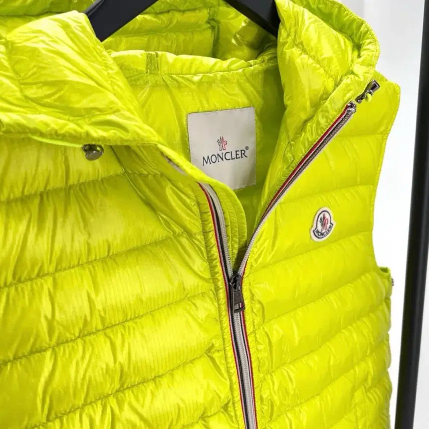 [BUNJANG] Moncler Gien Hooded Down Lightweight Vest Zip-up / 몽클레어 지앙 후드 다운 경량 베스트집업 ㅡ 105사이즈
