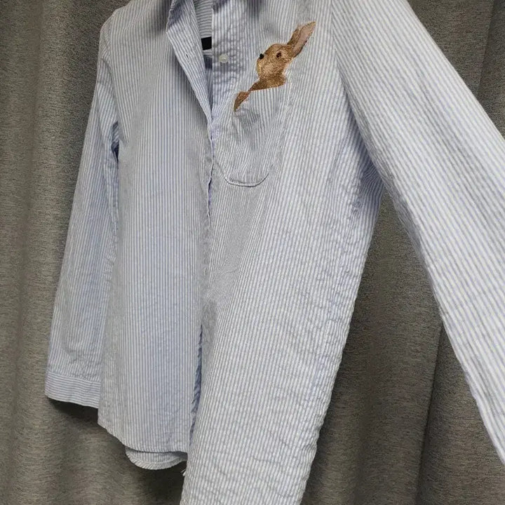 [BUNJANG] J NE Rabbit Embroidery Striped Shirt / j ne 토끼자수 여자 남방셔츠s