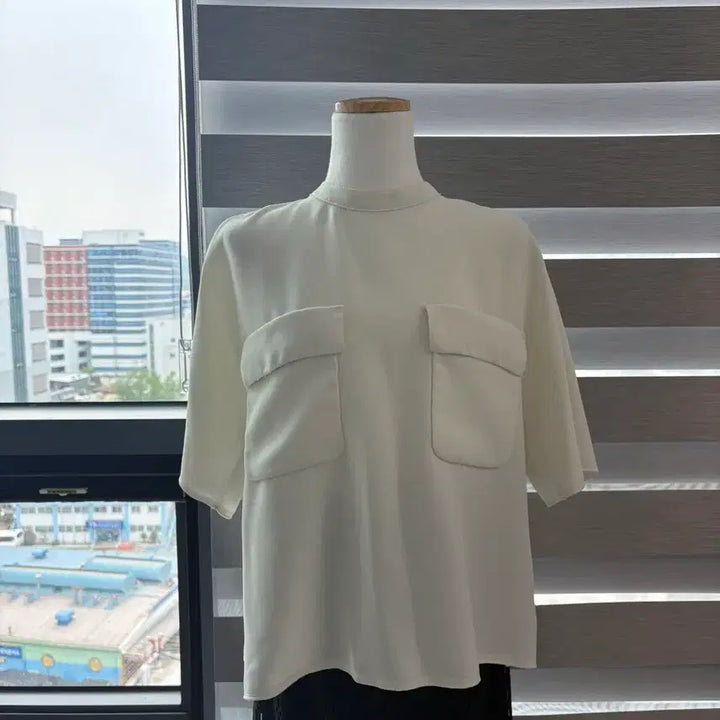 [BUNJANG] Time White Blouse with Pockets / Time 화이트 포켓 블라우스