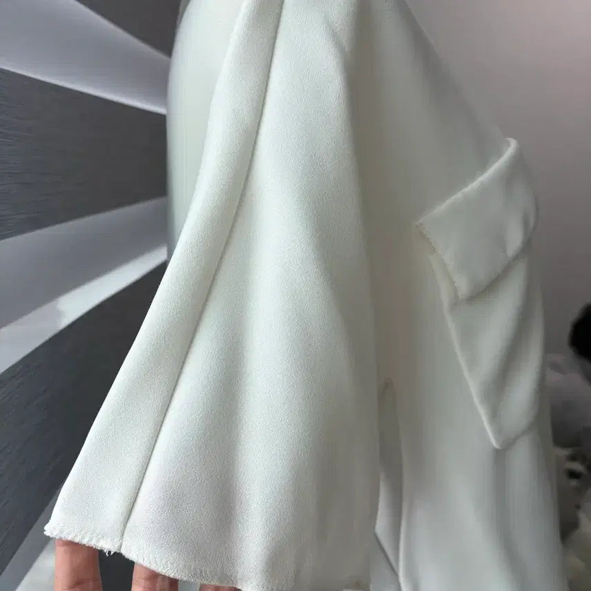 [BUNJANG] Time White Blouse with Pockets / Time 화이트 포켓 블라우스