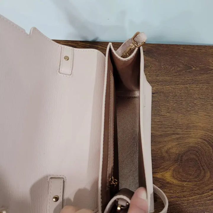 [BUNJANG] Charles &amp; Keith Crossbody Bag / 찰스앤키스 연핑크 크로스백