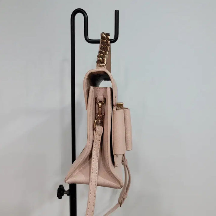 [BUNJANG] Charles &amp; Keith Crossbody Bag / 찰스앤키스 연핑크 크로스백