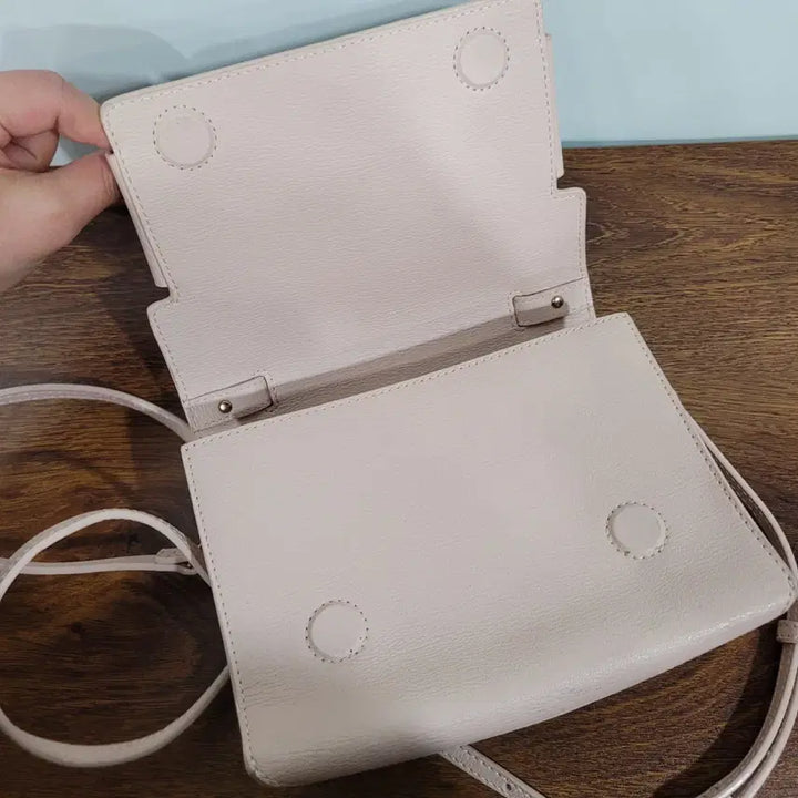[BUNJANG] Charles &amp; Keith Crossbody Bag / 찰스앤키스 연핑크 크로스백