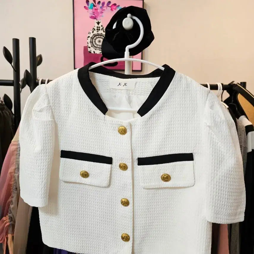 [BUNJANG] White Short-Sleeve Tweed Jacket and Skirt Set with Gold Buttons / 화이트 반팔 트위드 자켓 금장 단추 셋업